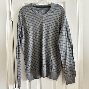Aeropostale Men's Striped Gray V-Neck Sweater, A87 Logo, Size Large